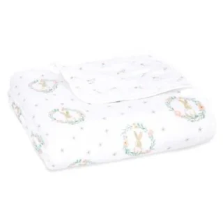 Manta de muselina de algodón Aden Anais Essentials con conejitos ruborizados