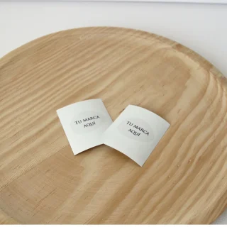 Muestra etiqueta con tu diseño